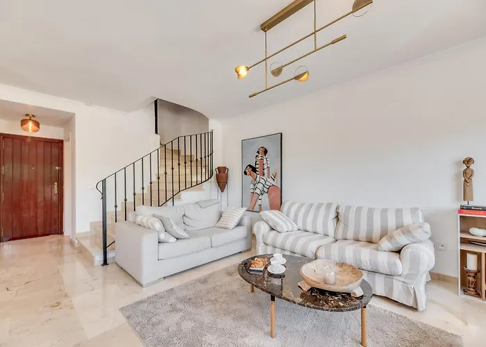 Cozy 3 Bdrm Sunny Townhouse W Bbq And Pool *