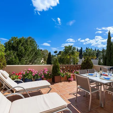 Cozy 3 Bdrm Sunny Townhouse W Bbq And Pool