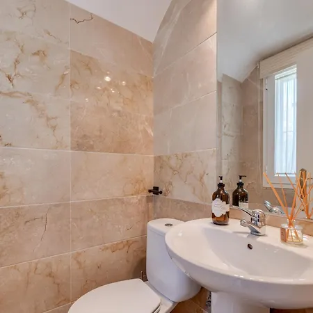 Cozy 3 Bdrm Sunny Townhouse W Bbq And Pool Daire