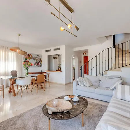 Cozy 3 Bdrm Sunny Townhouse W Bbq And Pool *