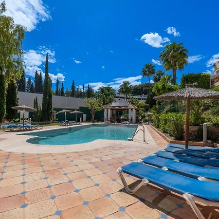 Daire Cozy 3 Bdrm Sunny Townhouse W Bbq And Pool Marbella