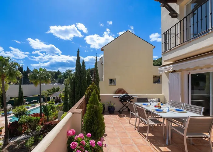 Cozy 3 Bdrm Sunny Townhouse W Bbq And Pool