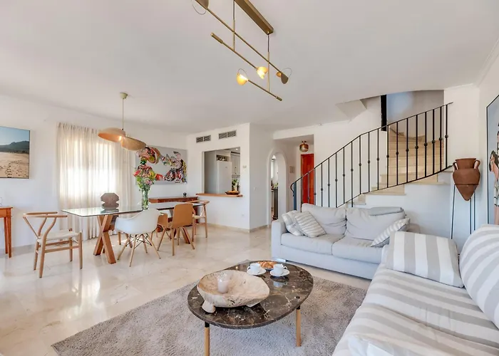 Cozy 3 Bdrm Sunny Townhouse W Bbq And Pool *