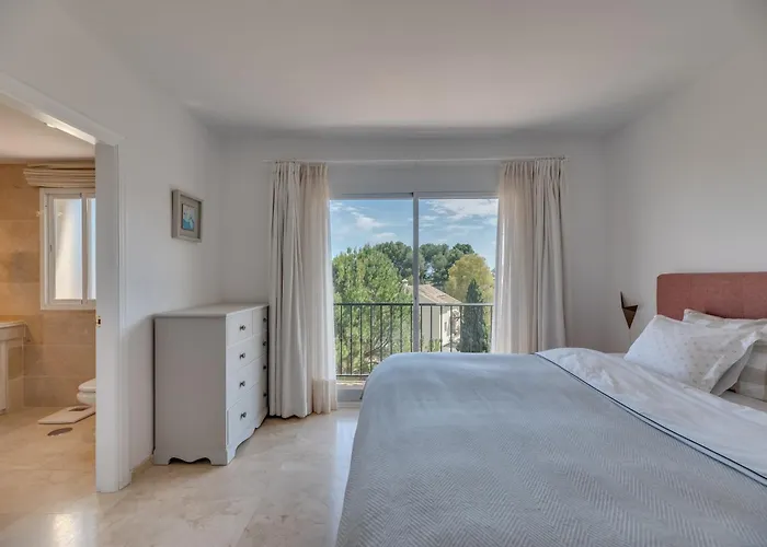 Cozy 3 Bdrm Sunny Townhouse W Bbq And Pool